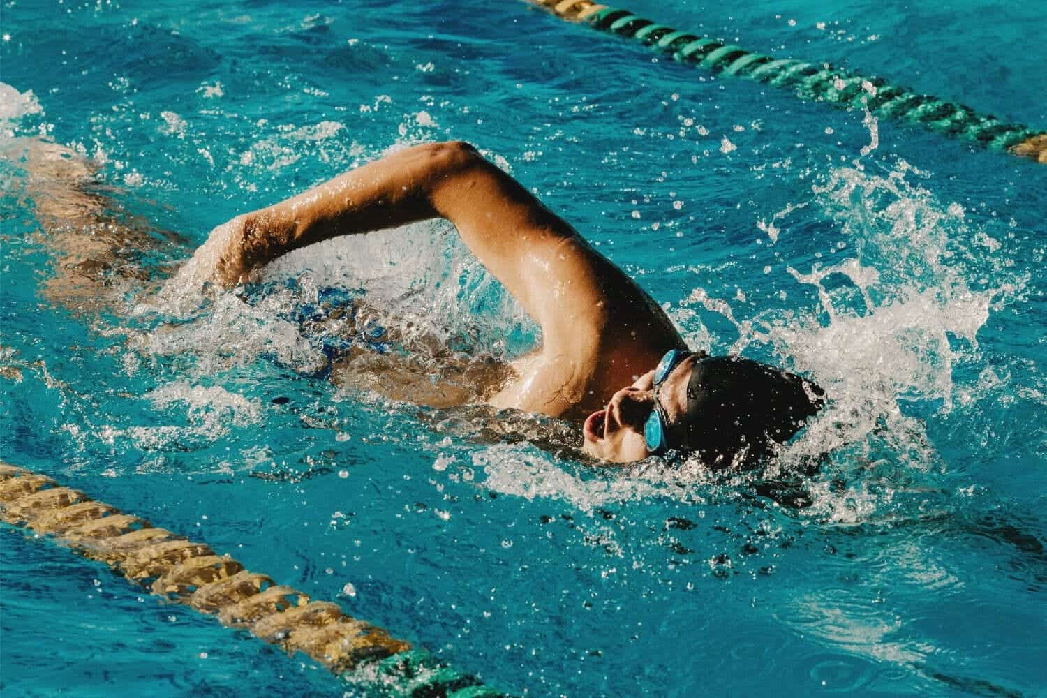 Entrenamientos de natación cónicos: 3 series que te ayudarán a alcanzar tu punto máximo el día de la carrera